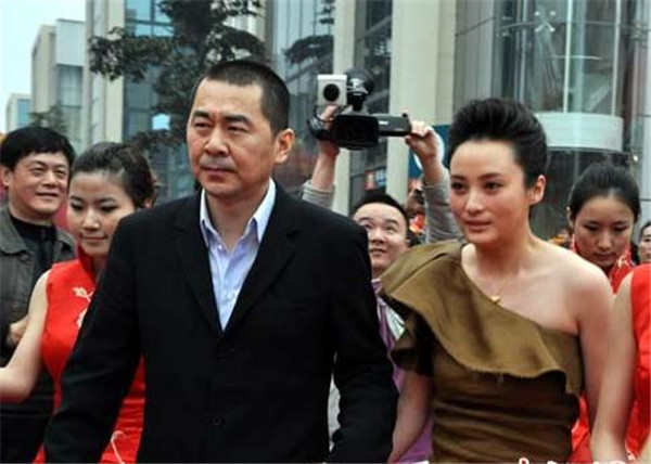 陈建斌怎么追蒋勤勤的恋爱史开扒,陈建斌蒋勤勤幸福三重奏秀恩爱