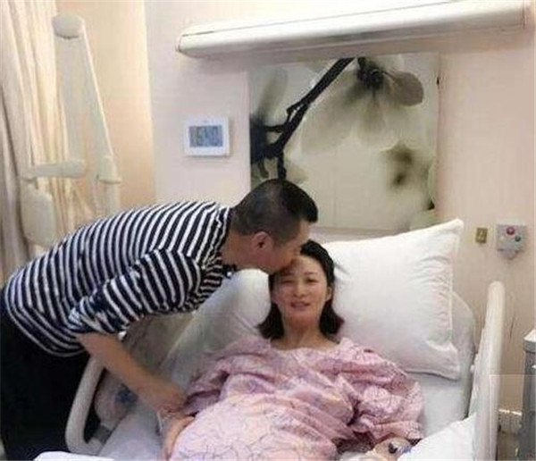 陈建斌怎么追蒋勤勤的恋爱史开扒,陈建斌蒋勤勤幸福三重奏秀恩爱