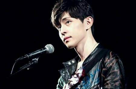 邓伦怎么突然火了资源为什么这么好？邓伦是哪个经纪公司艺人