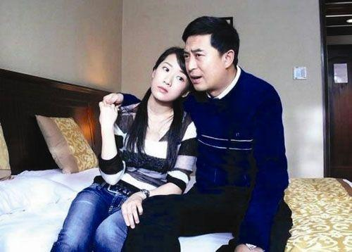 李念到底离婚了没有老公破产时真的吗?李念和张嘉译到底什么关系