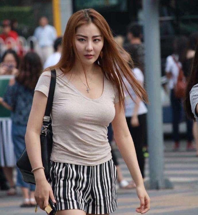 我是一个三十岁的没没技术的女人，想学一技之长，请问学什么好？