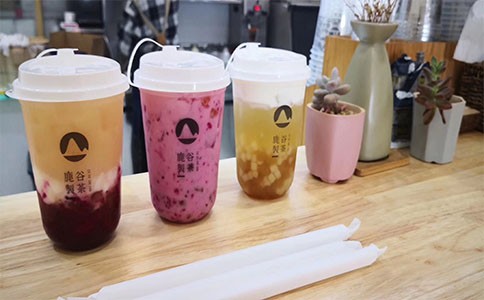 奶茶店一个月可以挣多少钱：开奶茶店一个月能赚多少