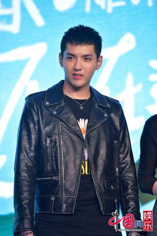 吴亦凡家境秒杀一切妈妈吴秀琴近照 吴亦凡生为什么不提父李开明