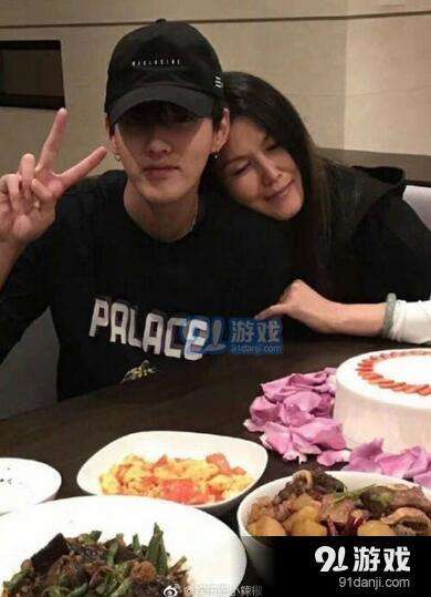 吴亦凡家境秒杀一切妈妈吴秀琴近照 吴亦凡生为什么不提父李开明