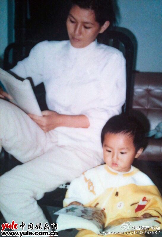 吴亦凡家境秒杀一切妈妈吴秀琴近照 吴亦凡生为什么不提父李开明