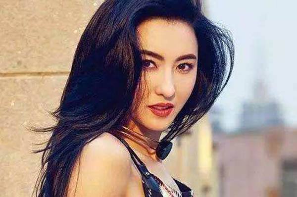 陈小春力挺张柏芝两人什么关系  应采儿评价张柏芝这样说