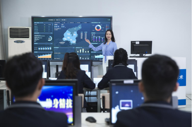 低学历人可以学的技术：学历低，学什么技术比较有前途啊？