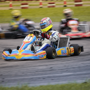 室内卡丁车加盟费多少：请问开场地卡丁车需要多少钱？