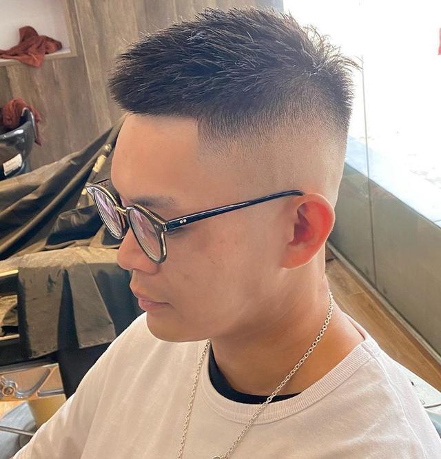 40岁男人能学什么技能谋生：40岁以上的再就业适合学什么技能