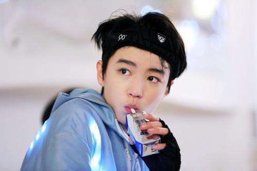 王俊凯的真实女朋友是谁？曝王俊凯女朋友真面目不是李佳宁而是她