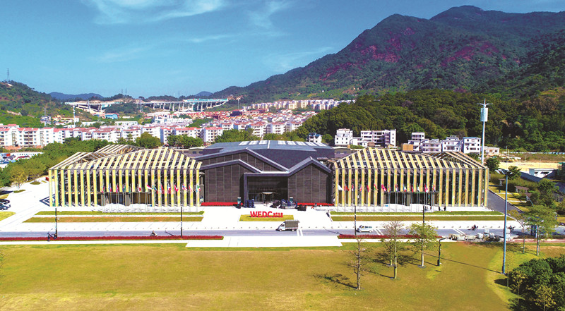 农民在家有什么致富门路：农民不靠种地是不是就真的没什么出路了？