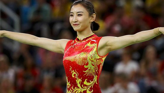 何雯娜现任男友公开恋情男友身份曝光？何雯娜资料背景出场费多少