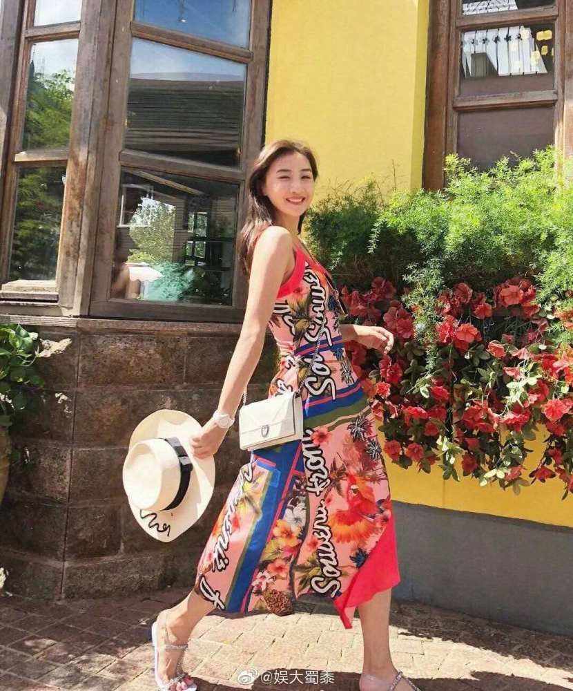 何雯娜现任男友公开恋情男友身份曝光？何雯娜资料背景出场费多少