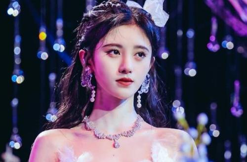 鞠婧祎圈内有人追吗？张哲瀚鞠婧祎圈内小料真实恋情在一起了吗？