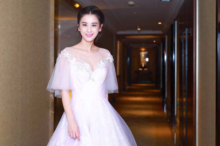 黄圣依上海娘家曝光，曝黄圣依父母是做什么的她如今资产有多少亿