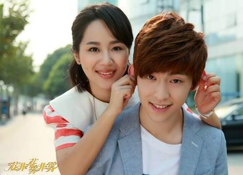 邓伦喜欢盯着杨紫看是真的吗？深扒邓伦屏蔽杨紫朋友圈是怎么回事