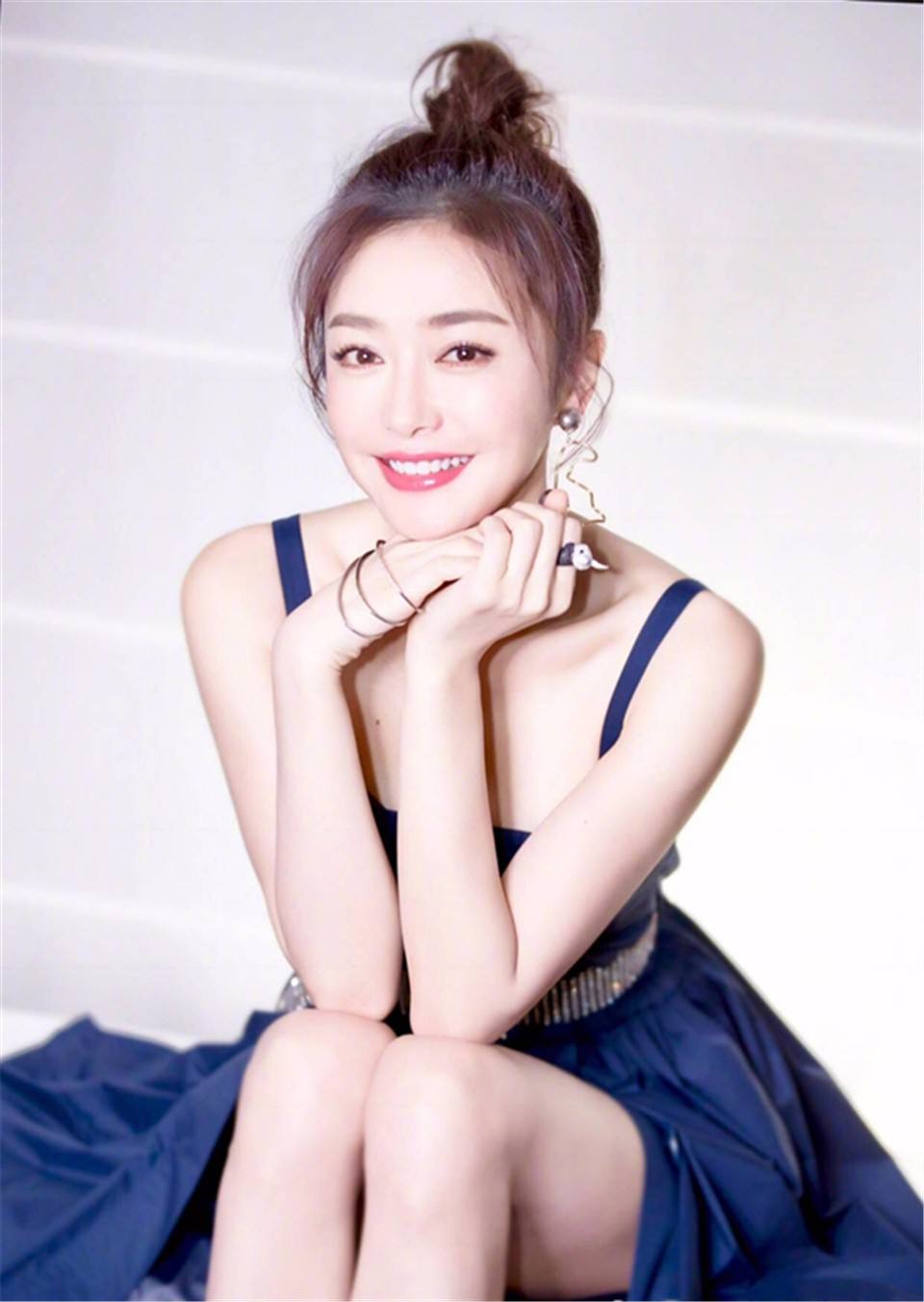 秦岚个人资料介绍家庭背景揭秘！秦岚很有钱吗身价有多少亿？