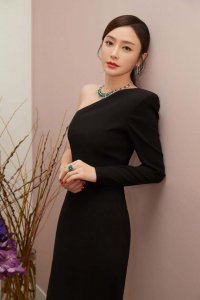 ​秦岚个人资料介绍家庭背景揭秘！秦岚很有钱吗身价有多少亿？