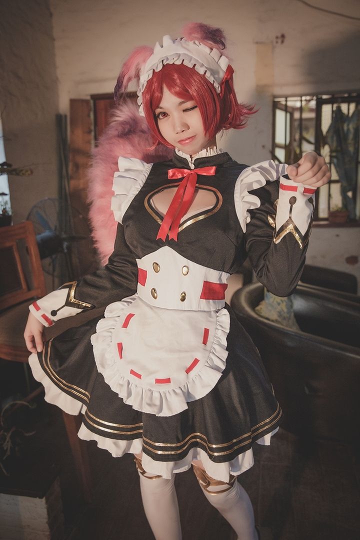 日本不穿内裤咖啡厅诱人服务图，吊带女仆装服务员下身真空上阵