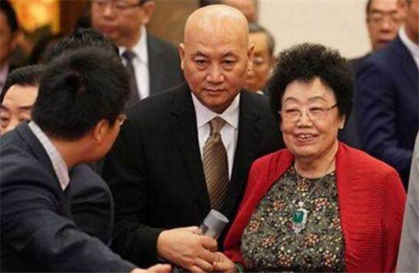 陈丽华家世背景首曝光前夫网友发照片 有钱人陈丽华有多少资产