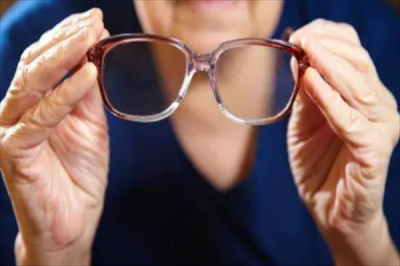 ​一般配老花镜多少钱?最低50元能买到(谨慎购买)