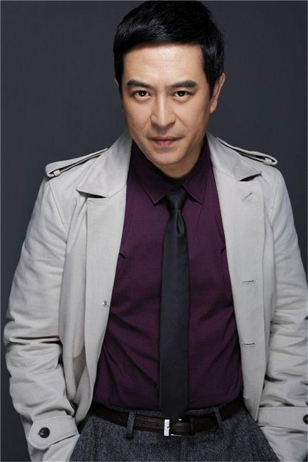 张嘉译为什么驼背这么严重原因,张嘉译的腰怎么了有病吗图片大全