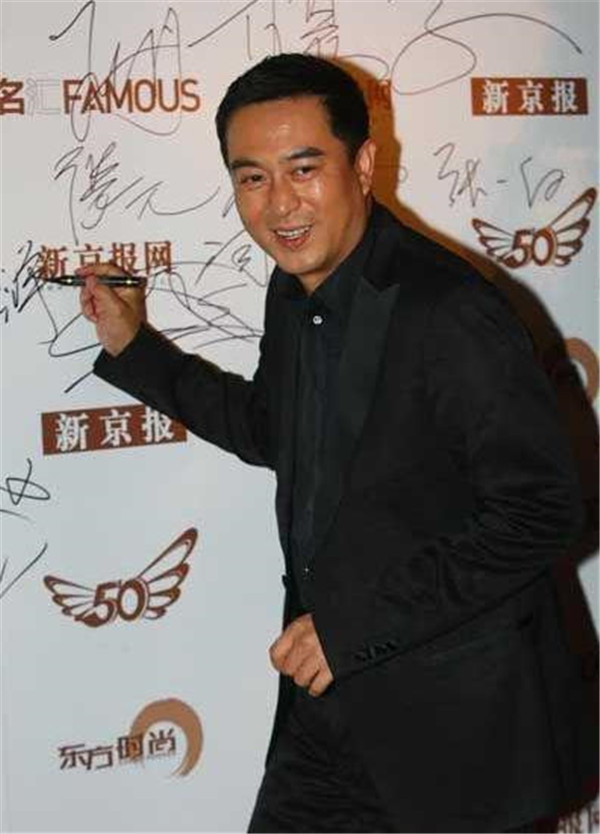 张嘉译为什么驼背这么严重原因,张嘉译的腰怎么了有病吗图片大全