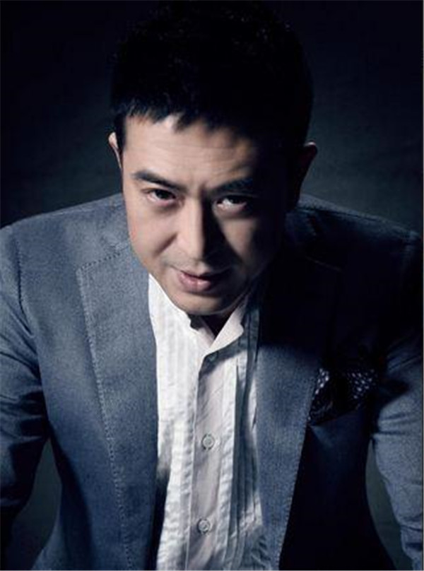 张嘉译为什么驼背这么严重原因,张嘉译的腰怎么了有病吗图片大全