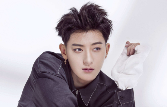 黄子韬女朋友叫什么是谁？黄子韬的女朋友照片曝光竟然是她