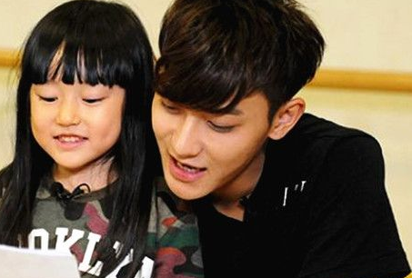 黄子韬女朋友叫什么是谁？黄子韬的女朋友照片曝光竟然是她