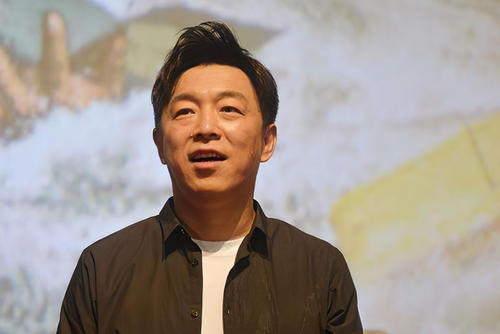 黄渤现任妻子小欧个人资料是干什么的？黄渤老婆脸上是什么疤痕？