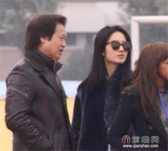 ​陈金飞对杨采钰很迷恋当街激吻真恶心,为什么说陈金飞毁了杨采钰