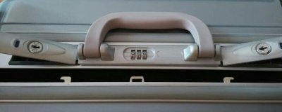 ​铝框行李箱打不开教程