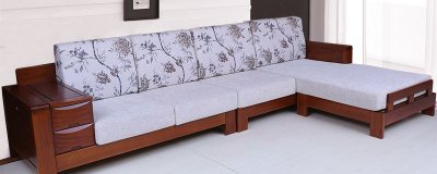 ​海棠木家具的优缺点 海棠木呈金棕色，纹理交错且非常整齐，还有纯天然的光泽度