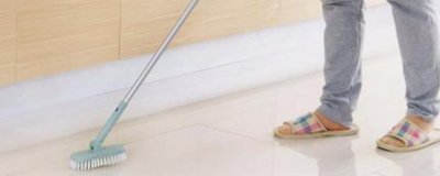 ​杀虫剂喷到地板上很油怎么擦