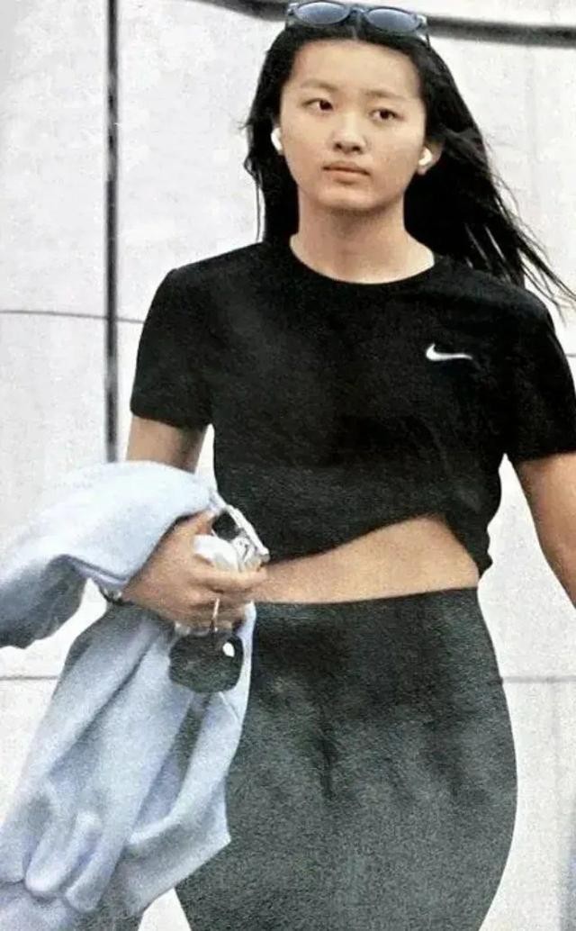 陈奕迅老婆个人资料（陈奕迅女儿生日老婆徐濠萦晒照）