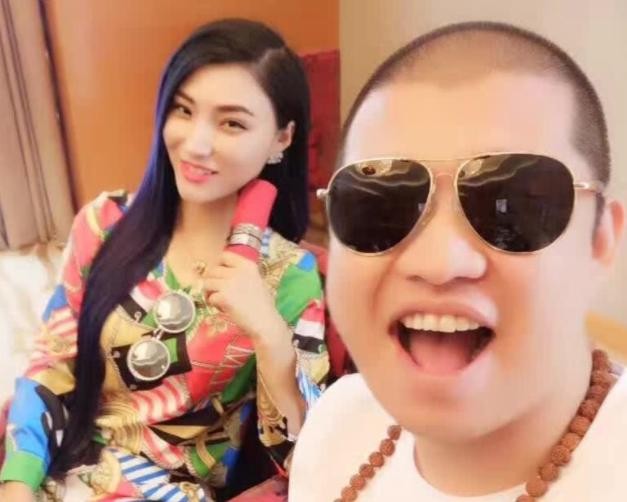 快手辛巴个人资料身价多少(一场直播赚一个亿)