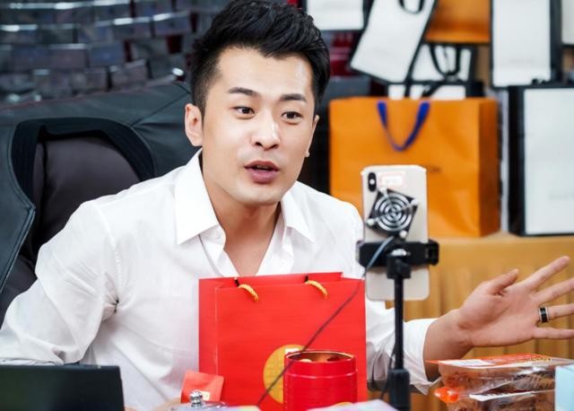 快手辛巴个人资料身价多少(一场直播赚一个亿)