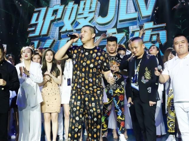 快手辛巴个人资料身价多少(一场直播赚一个亿)