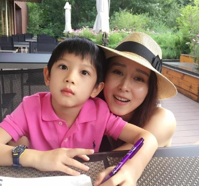 胡静老公个人资料大全（胡静老公是富商温柔又体贴）