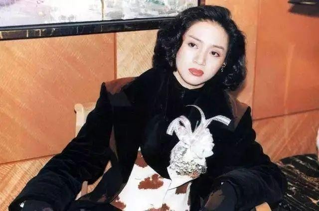 吴孟达扶灵人是谁（香港艺人葬礼扶灵故事）