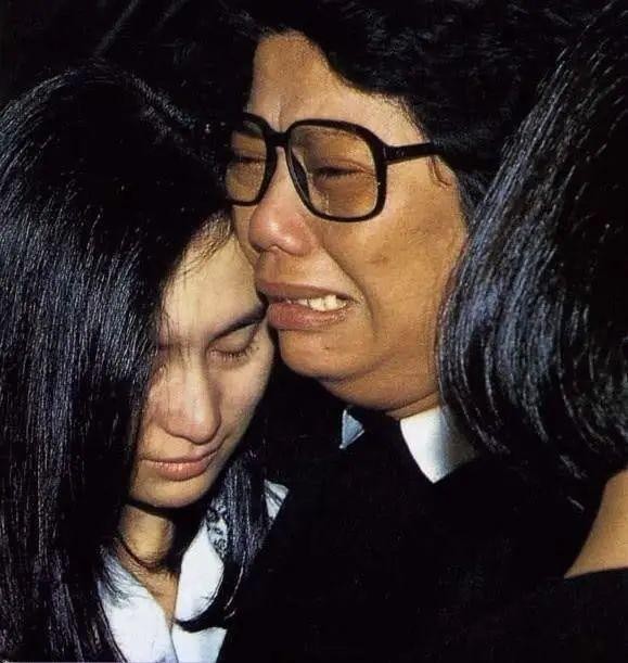 吴孟达扶灵人是谁（香港艺人葬礼扶灵故事）