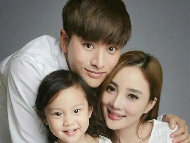 吴孟达扶灵人是谁（香港艺人葬礼扶灵故事）