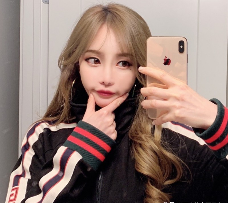 林西娅吴亦凡什么关系（锤吴亦凡床照姥姥被气离世）