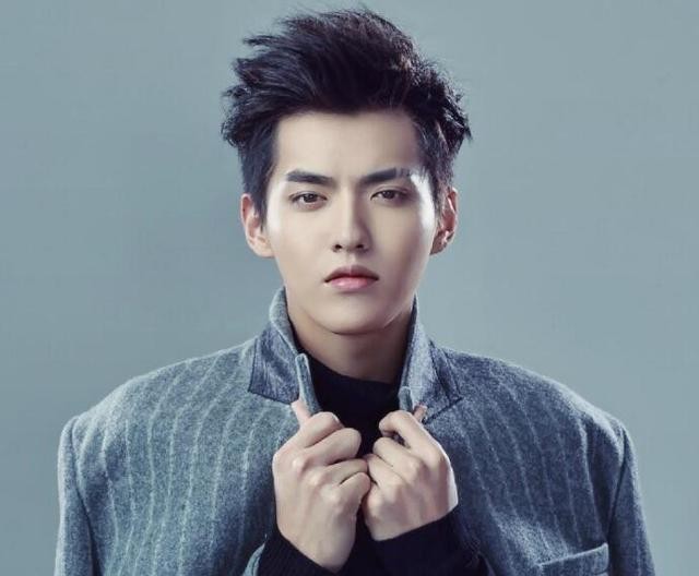 秦牛正威家庭背景（秦牛正威黑历史有哪些）