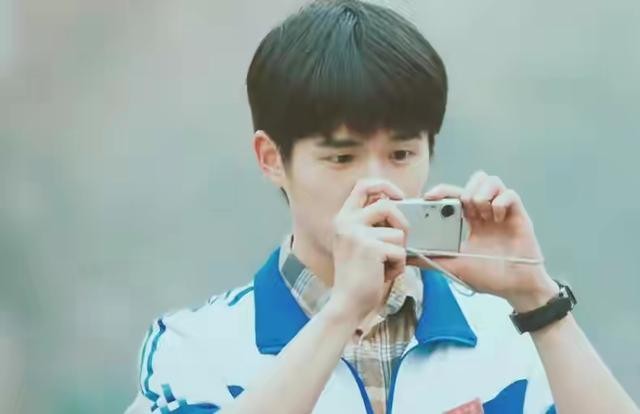 彭于晏女友是谁（彭于晏与女友出游被拍）