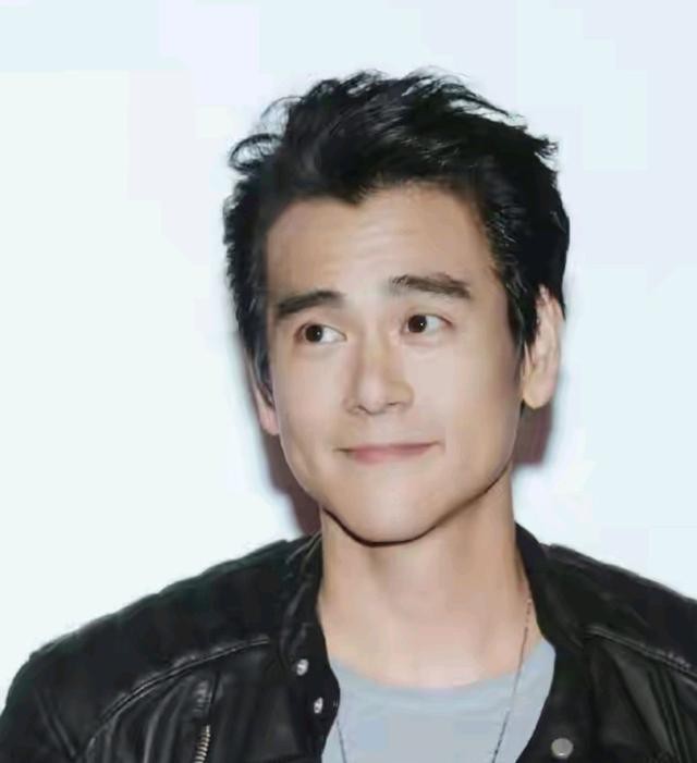 彭于晏女友是谁（彭于晏与女友出游被拍）