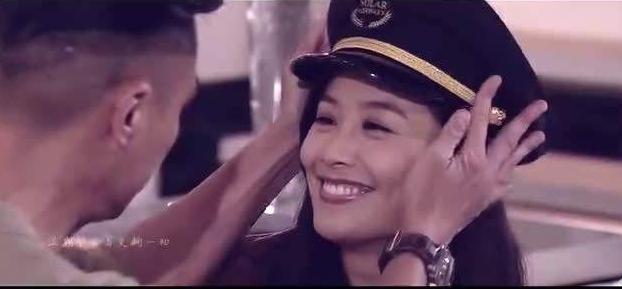 冲上云霄2何年希和谁在一起（冲上云霄Sam何年希）