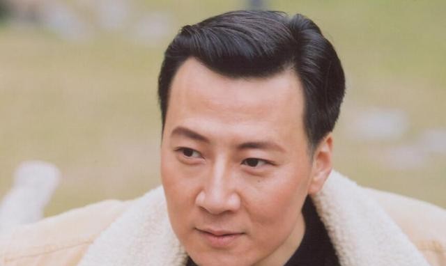 刘露出演的电视剧（刘路在火车站和工作人员起争执）