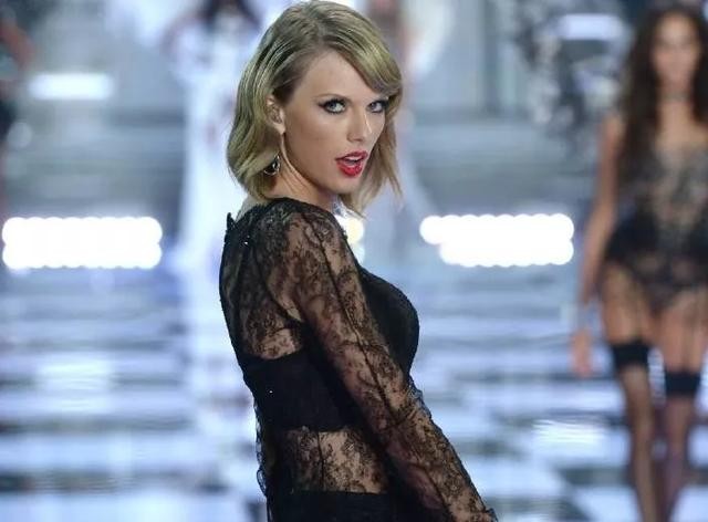 杨幂的胸为什么变大了（揭露娱乐圈美胸潜规则）